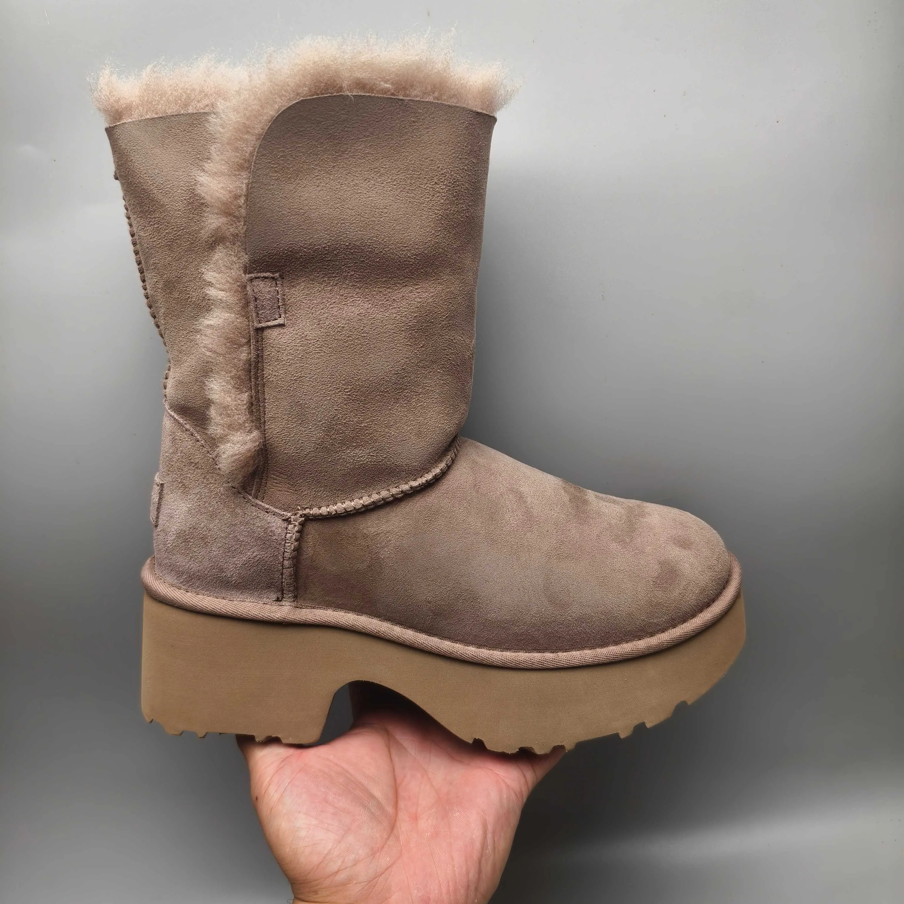 💰600 UGG sheepskin one-piece 1533 wedge-heeled thick-soled fashion shoes, mid-calf women's shoes, color: chestnut walnut, matching size: 35-40